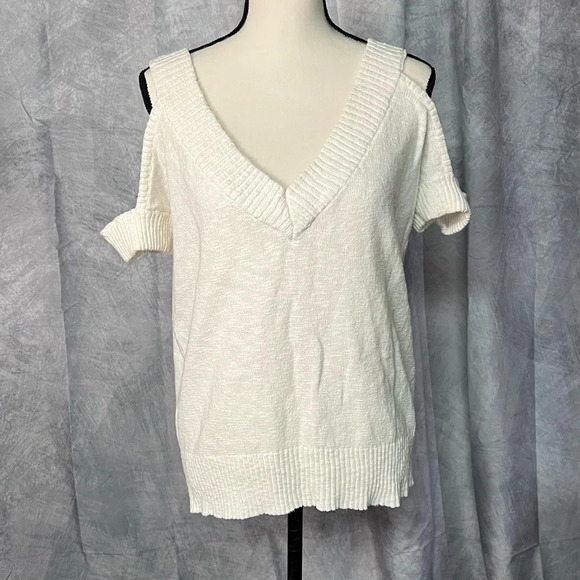 Fate White V-Neck Cold Shoulder Short Sleeve Sweater - size Medium - Picture 1 of 9